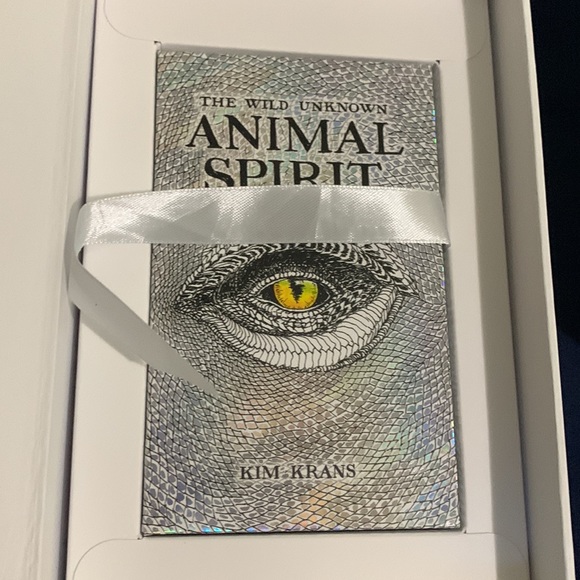 The wild and unknown animal spirit deck and guidebook - Picture 4 of 6